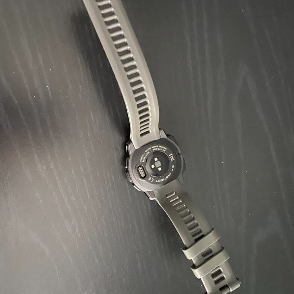 Garmin Instinct, Rugged Outdoor Watch with GPS - Picture 3 of 4